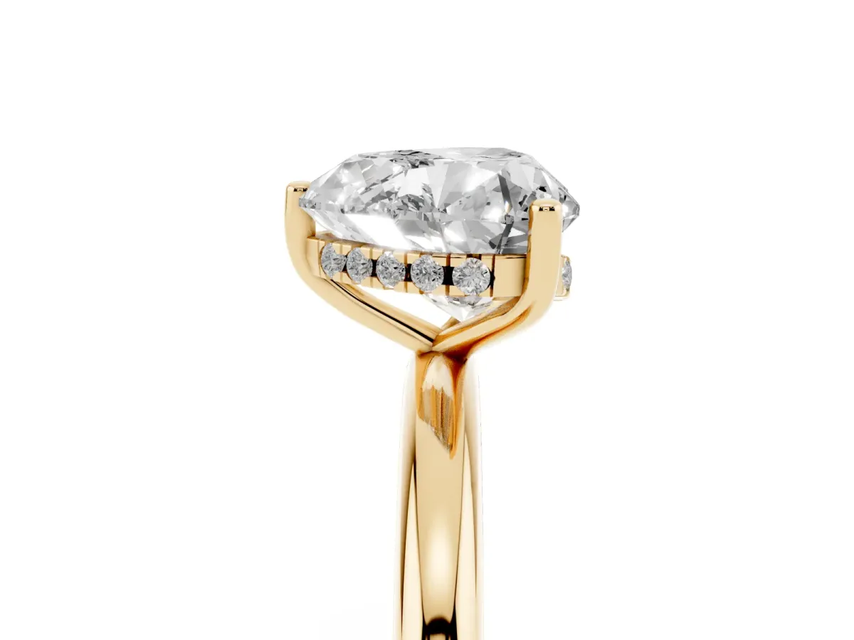 Heart Cut Cut Solitaire Engagement Ring with Four-Prong Setting and Classic Band Yellow gold