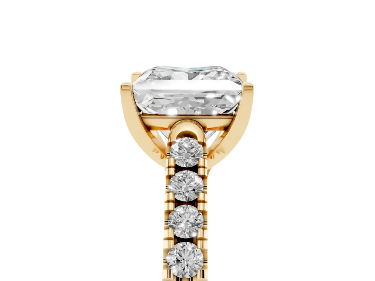 Princess Cut Diamond Pavé Band Solitaire Ring with Prong Setting Yellow gold