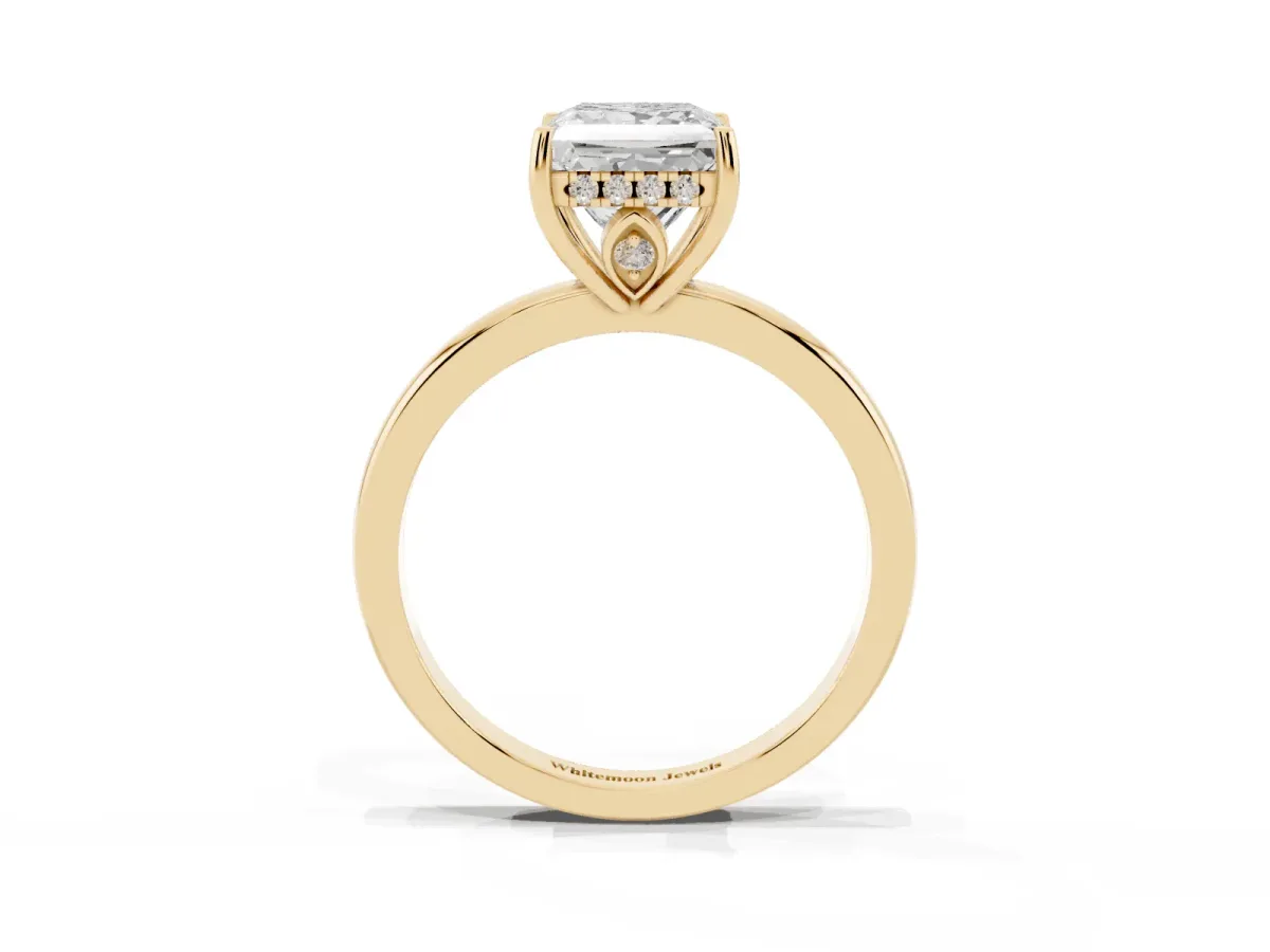 Princess Cut Solitaire Diamond Ring with Prong Setting and Plain Band Yellow gold