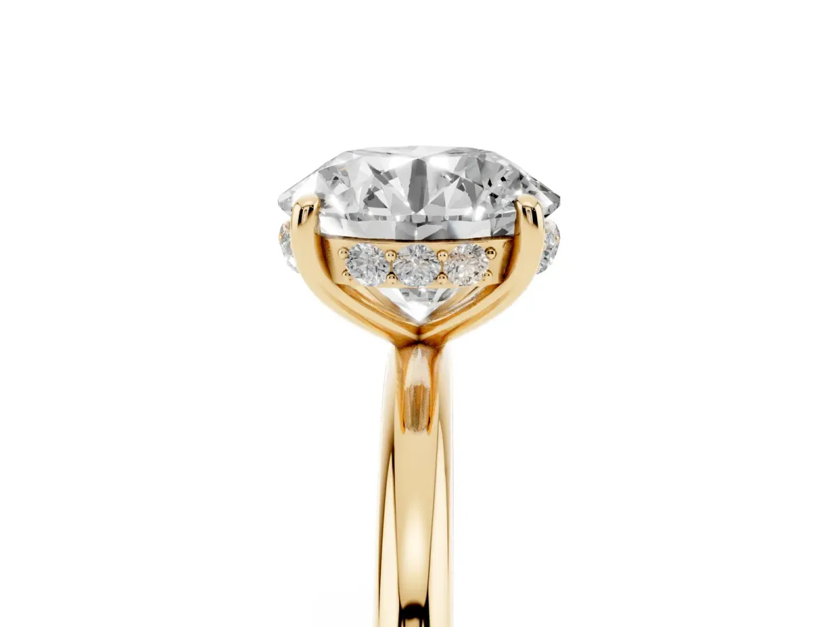 Round Cut Solitaire Diamond Ring with a Classic Band and Four-Prong Setting Yellow gold