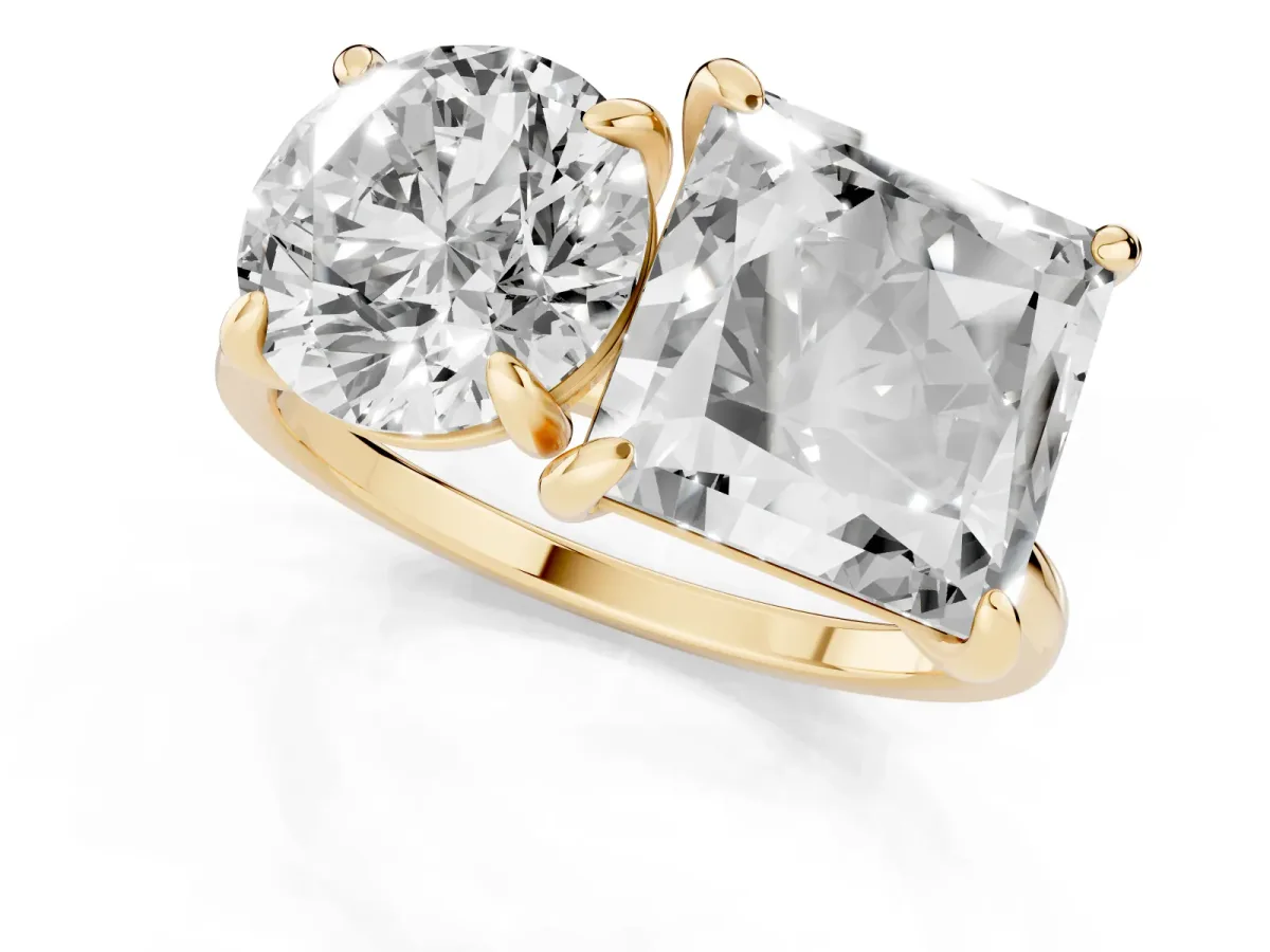 Round and Princess Toi Moi Ring with Prong Setting and Plain Band Yellow gold