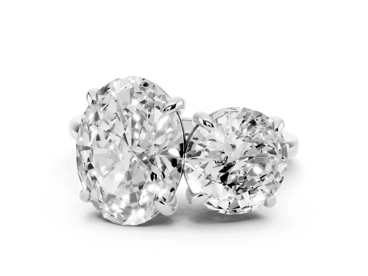 Round and Oval Toi Moi Ring with Prong Setting and Plain Band White gold