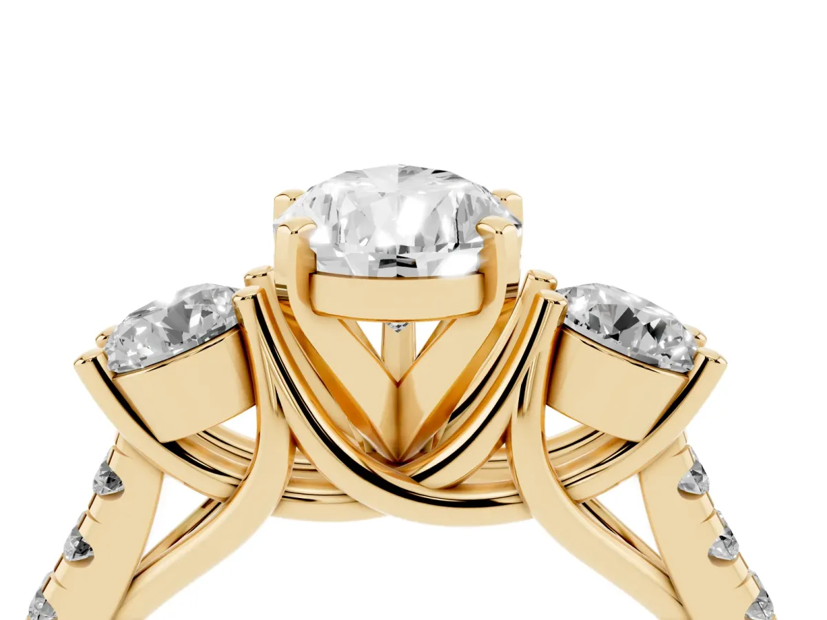 Three-Stone Pear Cut Diamond Pavé Band with Four-Prong Setting Yellow gold