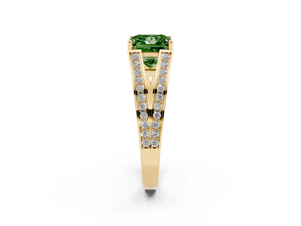 Fancy Green Princess Cut Diamond Split Shank Ring with Pavé Band and Four-Prong Setting Yellow gold