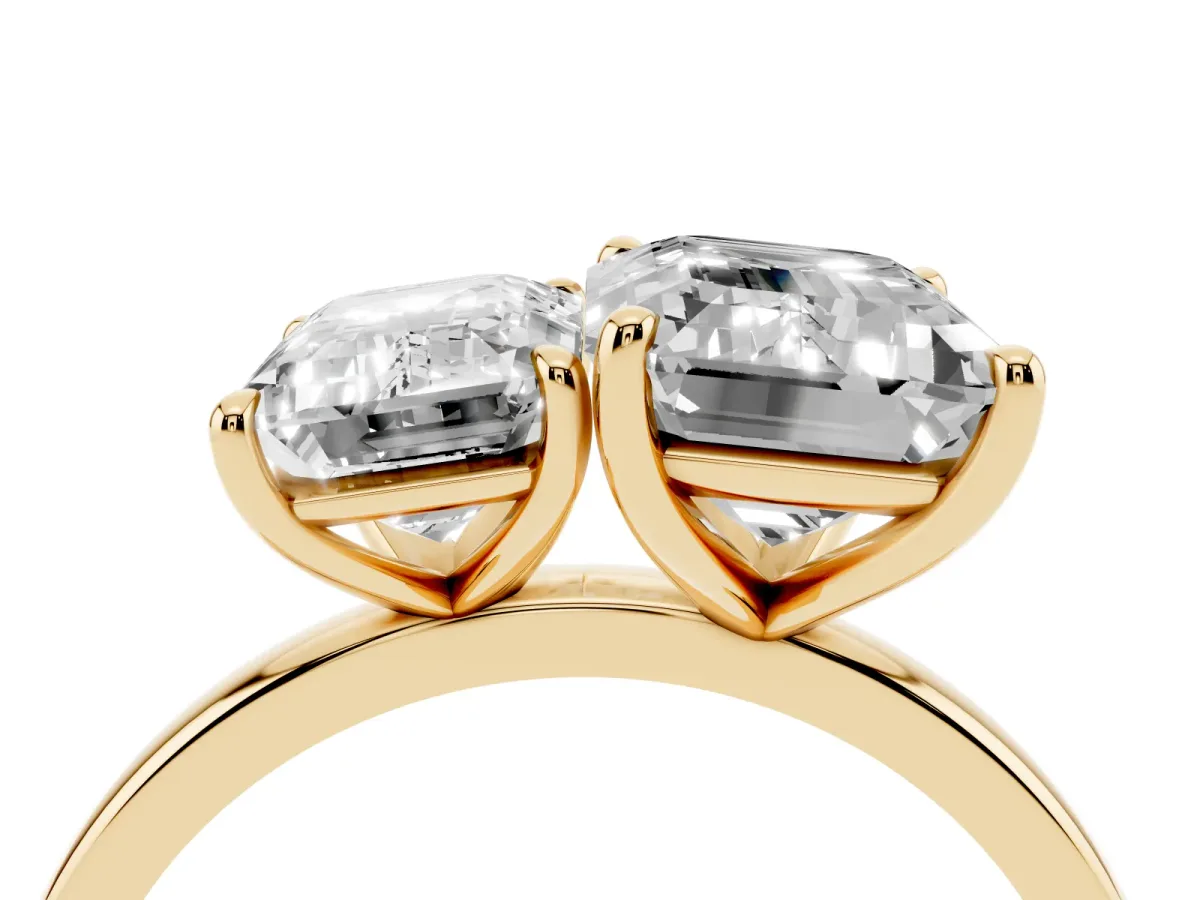 Emerald Cut and Emerald Cut Toi Moi Ring with Prong Setting Yellow gold