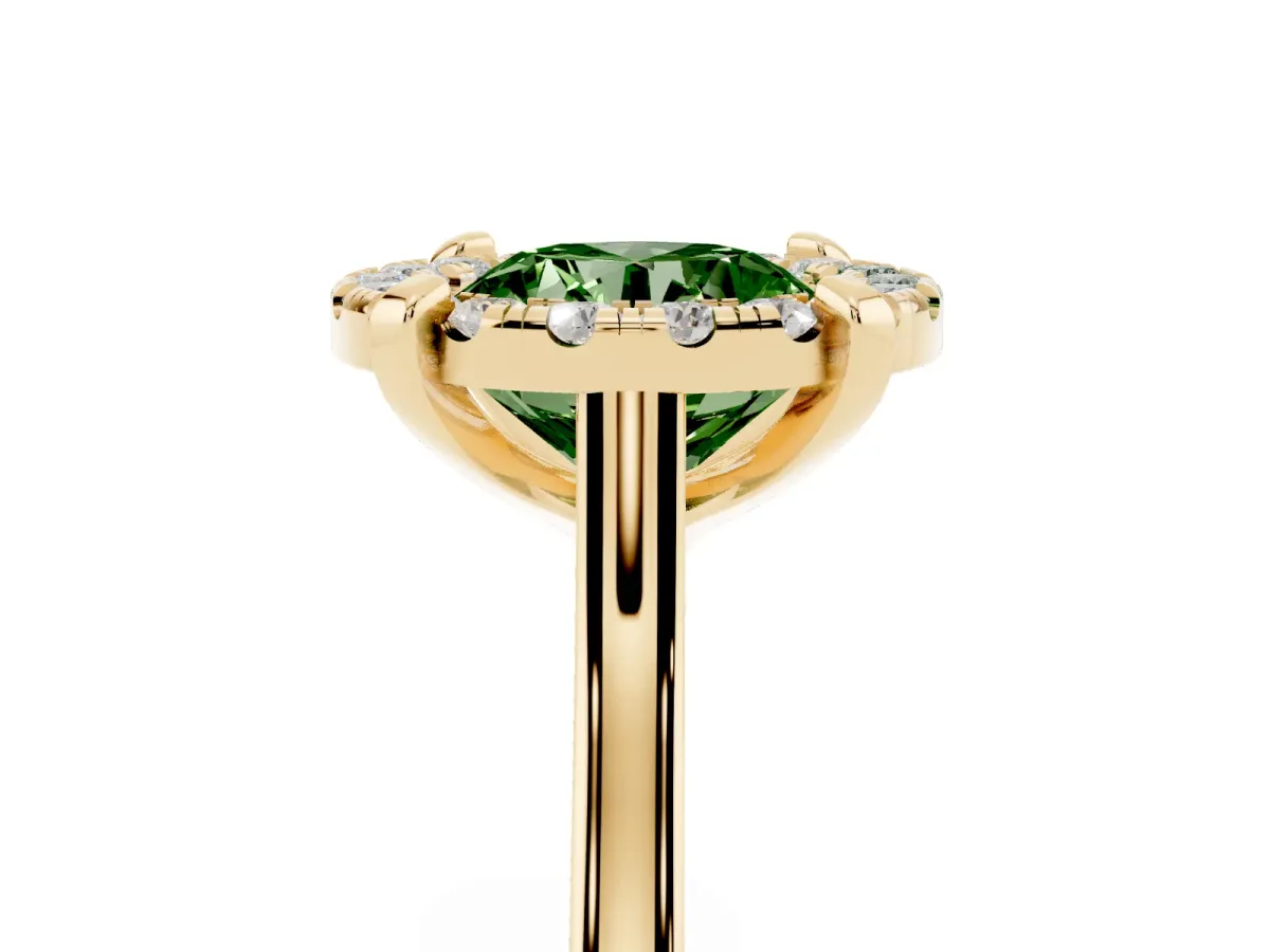 Fancy Green Round Cut Diamond Cluster Halo Solitaire with Four-Prong Setting Yellow gold
