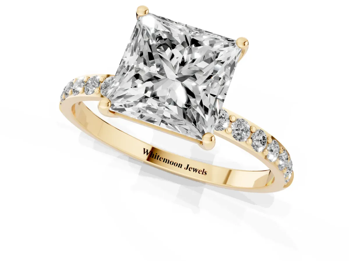 Princess Cut Diamond Solitaire Ring with Round Pavé Shoulders and Prong Setting Yellow gold