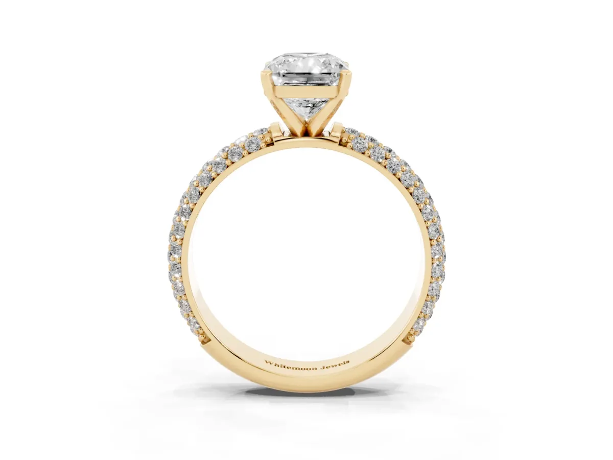 Radiant Cut Diamond Solitaire Ring with Prong Setting and Pavé Band Yellow gold