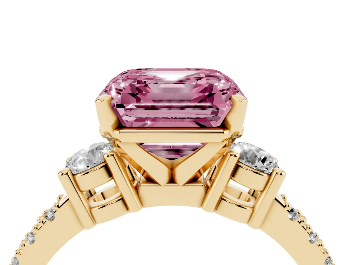 Fancy Pink Asscher Cut Three-Stone Diamond Pavé Band with Prong Setting Yellow gold
