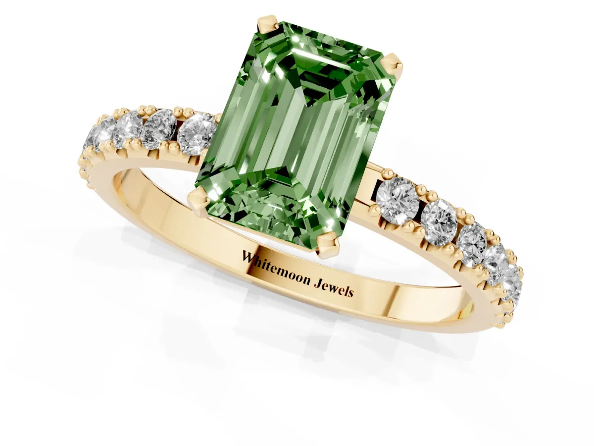 Fancy Green Emerald Cut Diamond Solitaire Pavé Band with Four-Prong Setting Yellow gold