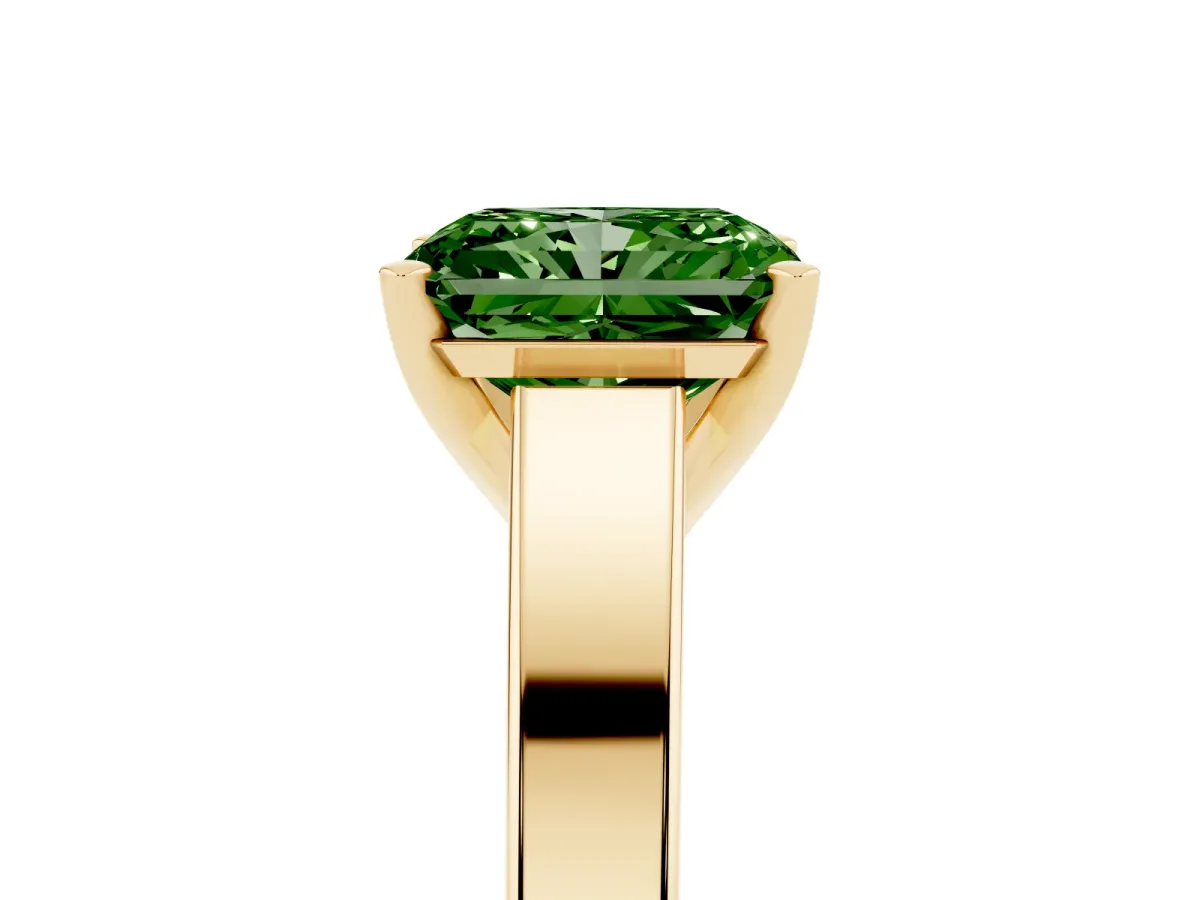 Fancy Green Radiant Cut Solitaire Engagement Ring with Four-Prong Setting and Tapered Band Yellow gold