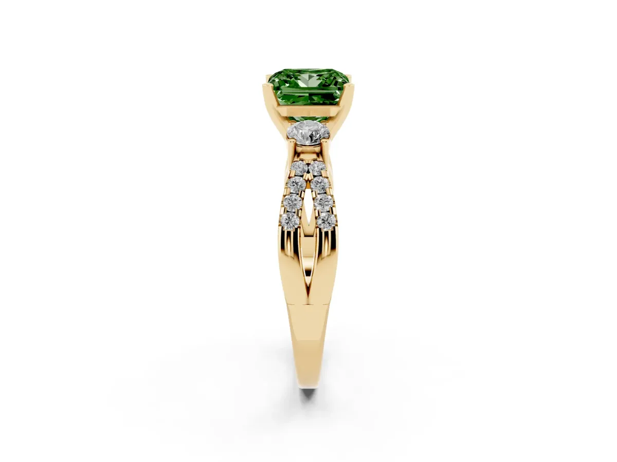 Fancy Green Princess Cut Diamond Three-Stone Ring with Pavé Split Shank and Four-Prong Setting Yellow gold