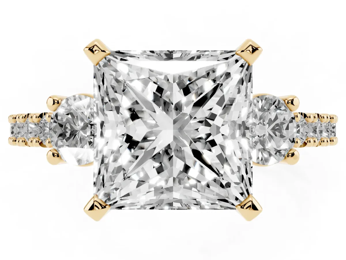 Princess Cut Three-Stone Diamond Pavé Band with Prong Setting Yellow gold