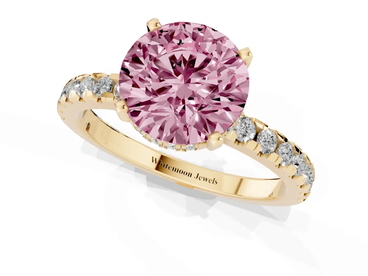 Fancy Pink Round Cut Diamond Solitaire Ring with Round Pavé Band and Four-Prong Setting Yellow gold