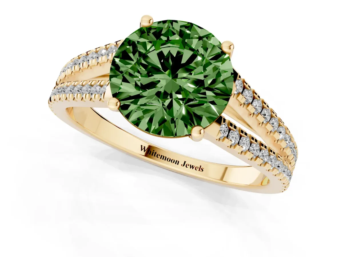 Fancy Green Round Cut Diamond Solitaire Engagement Ring with Split Shank Pavé Band Yellow gold