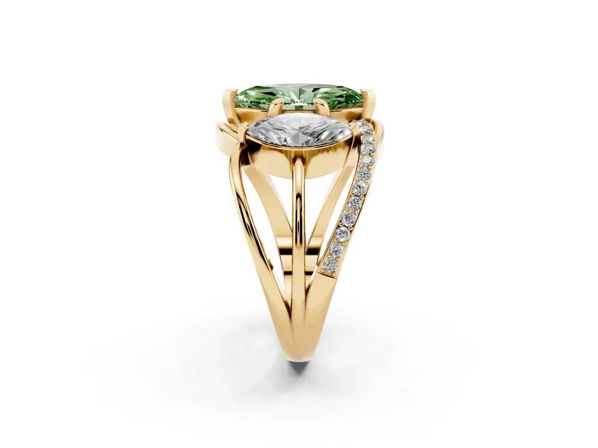 Fancy Green Three-Stone Marquise Cut Cut Diamond Split Shank Prong Set Ring Yellow gold