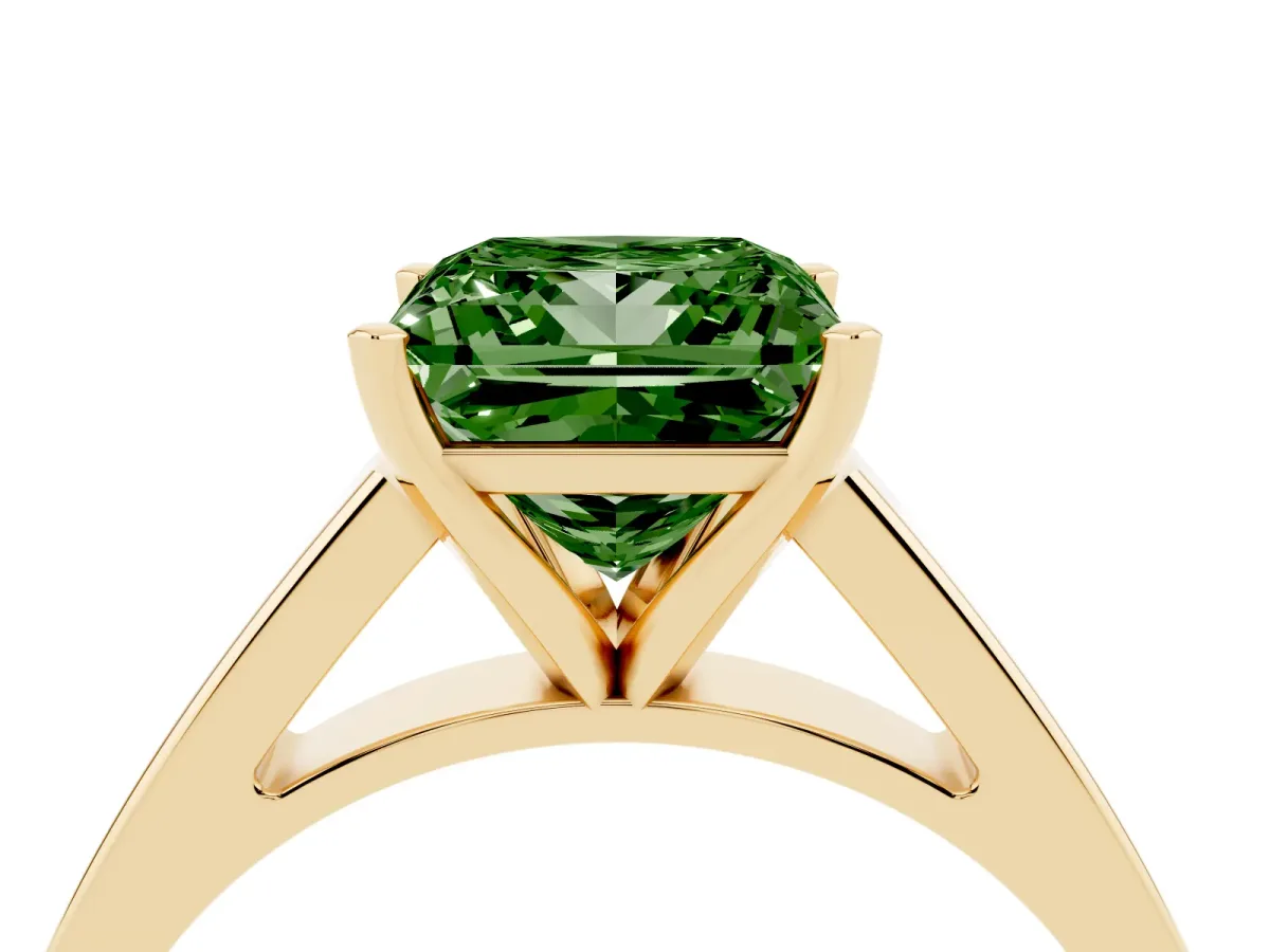 Fancy Green Princess Cut Solitaire Engagement Ring with Four-Prong Setting and Tapered Band Yellow gold