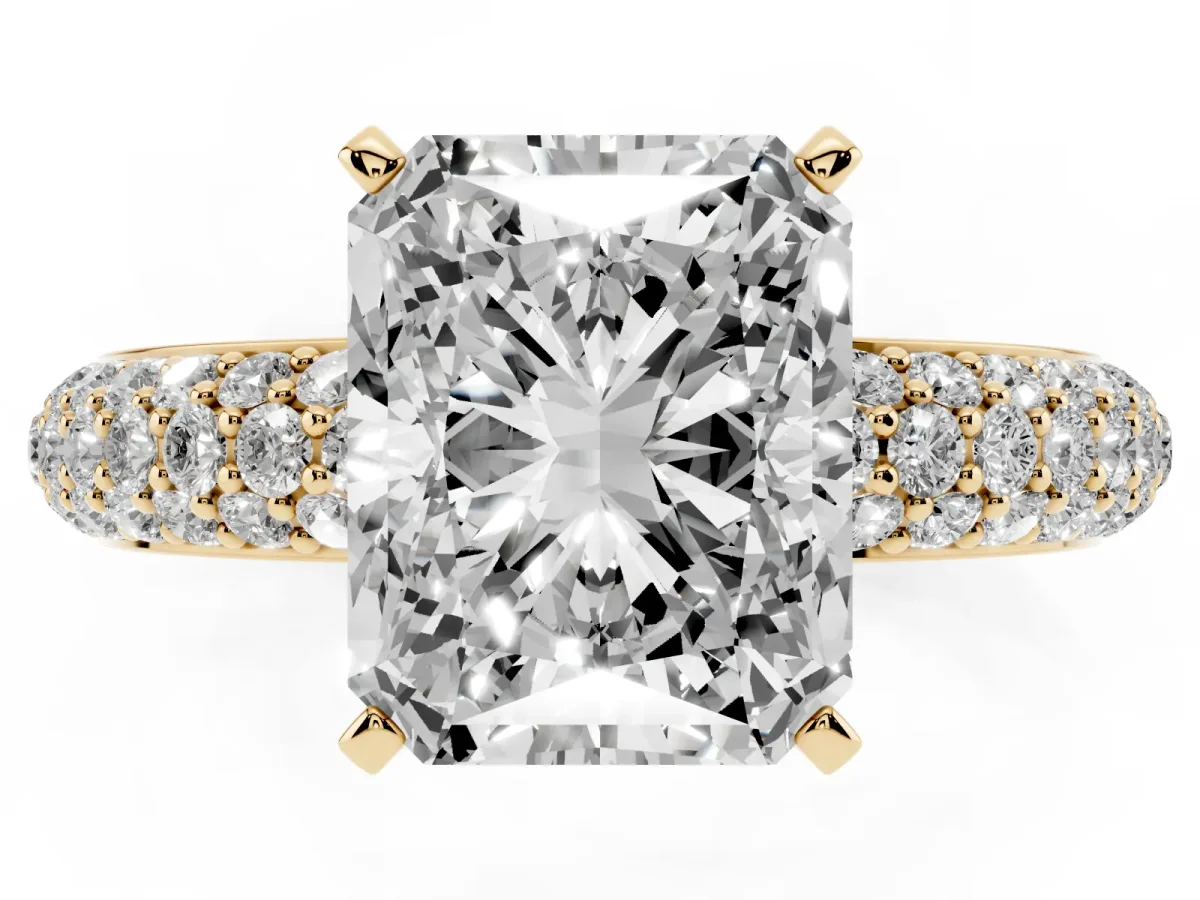 Radiant Cut Diamond Solitaire Ring with Prong Setting and Pavé Band Yellow gold