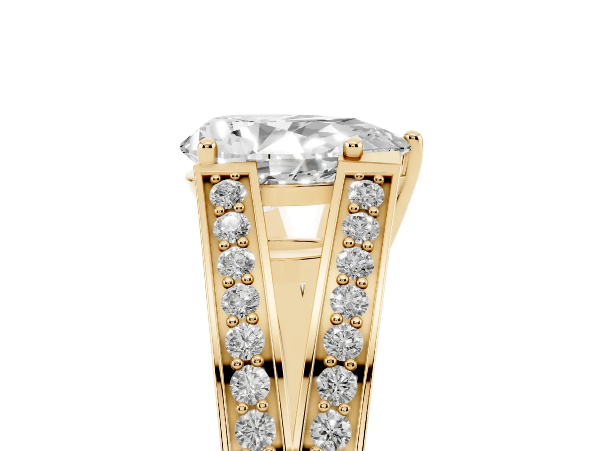 Pear Cut Diamond Split Shank Ring with Pavé Band and Four-Prong Setting Yellow gold