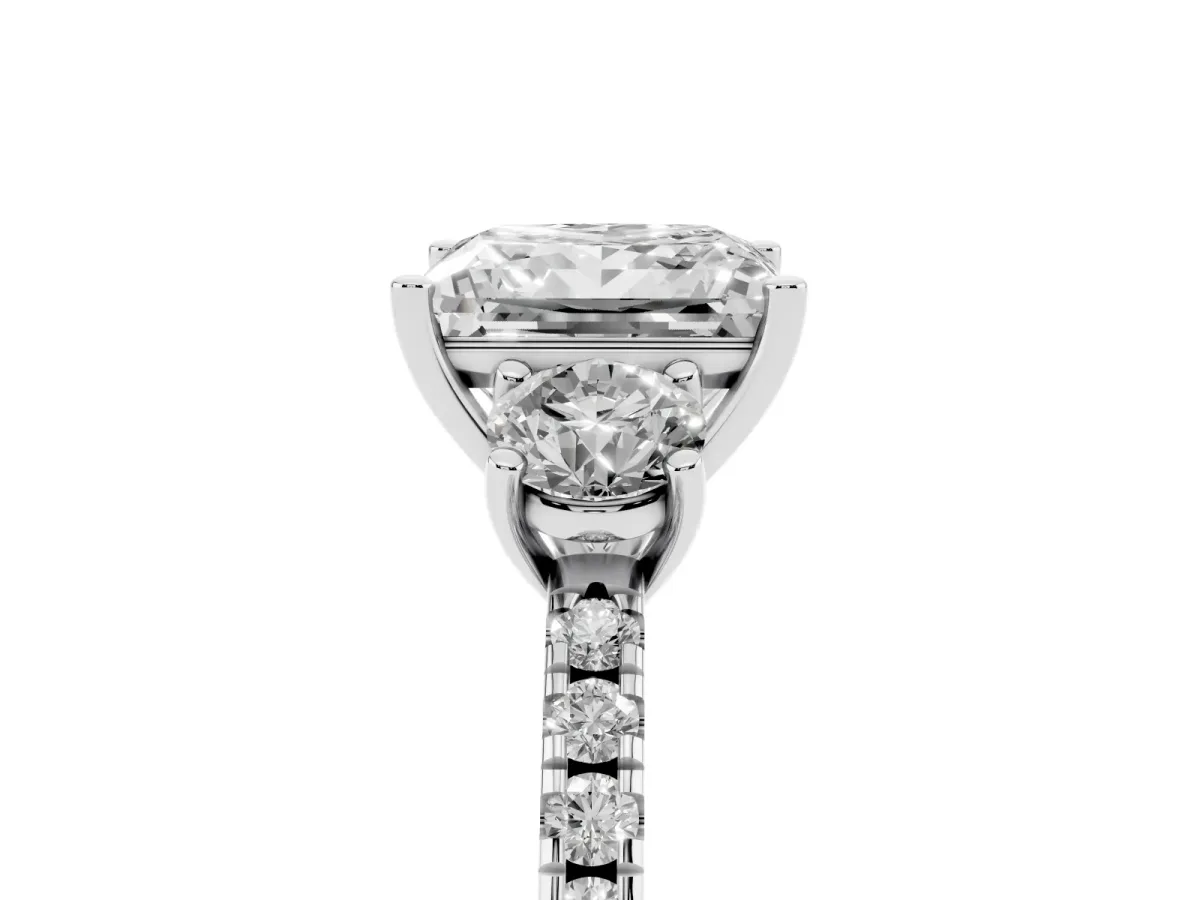 Three-Stone Princess Cut Cut Diamond Pavé Band with Prong Setting White gold