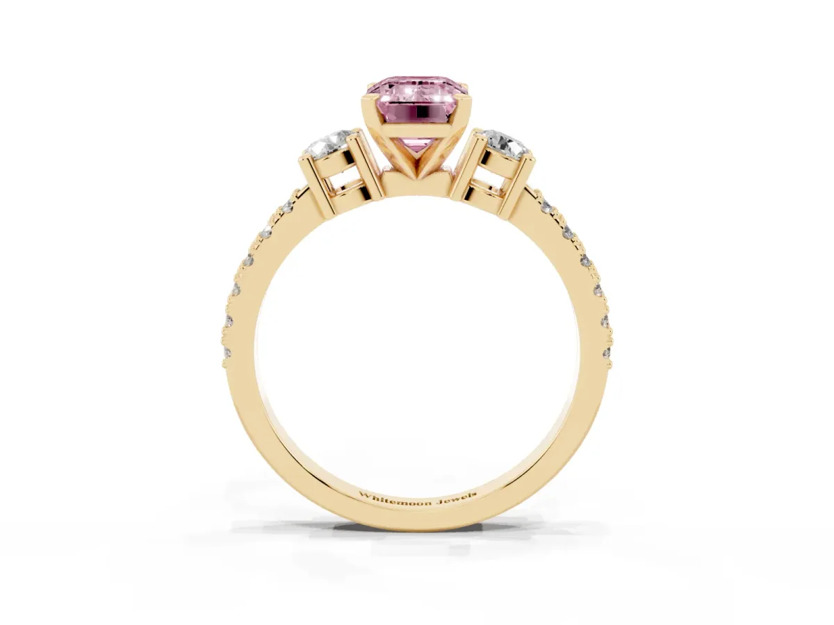 Fancy Pink Emerald Cut Three-Stone Diamond Pavé Band with Prong Setting Yellow gold