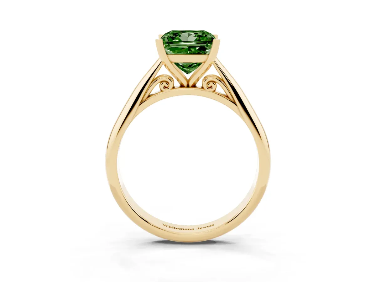 Fancy Green Princess Cut Diamond Solitaire Engagement Ring with Cathedral Setting and Four-Prong Mount Yellow gold