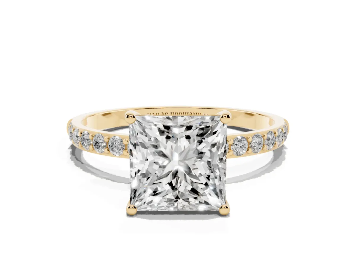 Princess Cut Diamond Solitaire Ring with Round Pavé Shoulders and Prong Setting Yellow gold