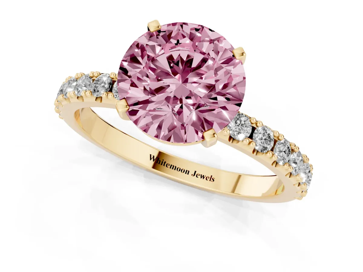 Fancy Pink Round Cut Diamond Solitaire Pavé Band with Four-Prong Setting Yellow gold