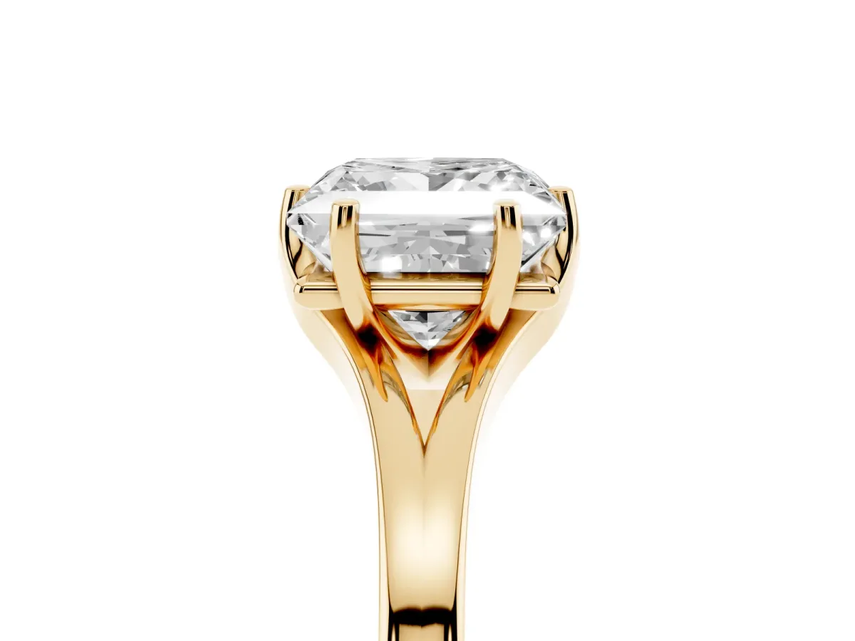 Princess Cut Solitaire Diamond Ring with Six-Prong Setting and Tapered Band Yellow gold