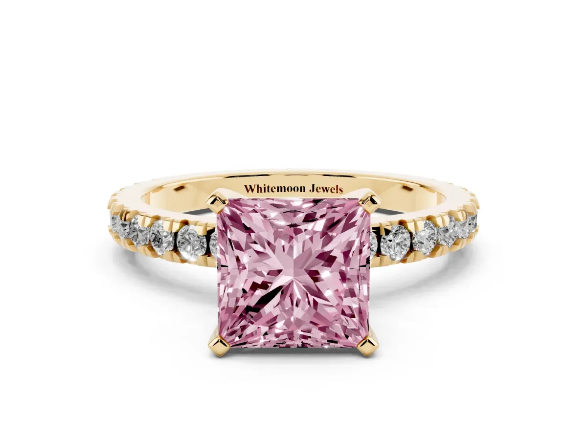 Fancy Pink Princess Cut Diamond Pavé Band Solitaire with Four-Prong Setting Yellow gold