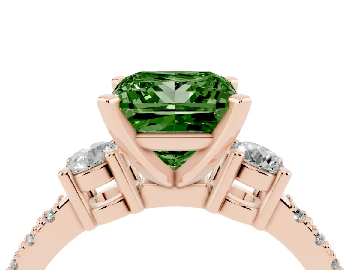 Fancy Green Princess Cut Three-Stone Diamond Pavé Band with Prong Setting Rose gold