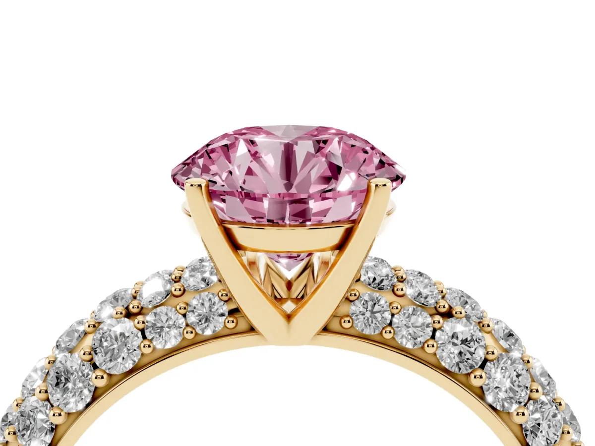 Fancy Pink Round Cut Diamond Pavé Band Solitaire Ring with Four-Prong Setting Yellow gold