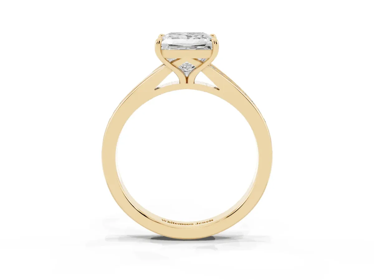Princess Cut Diamond Solitaire Ring with Pavé Band and Prong Setting Yellow gold