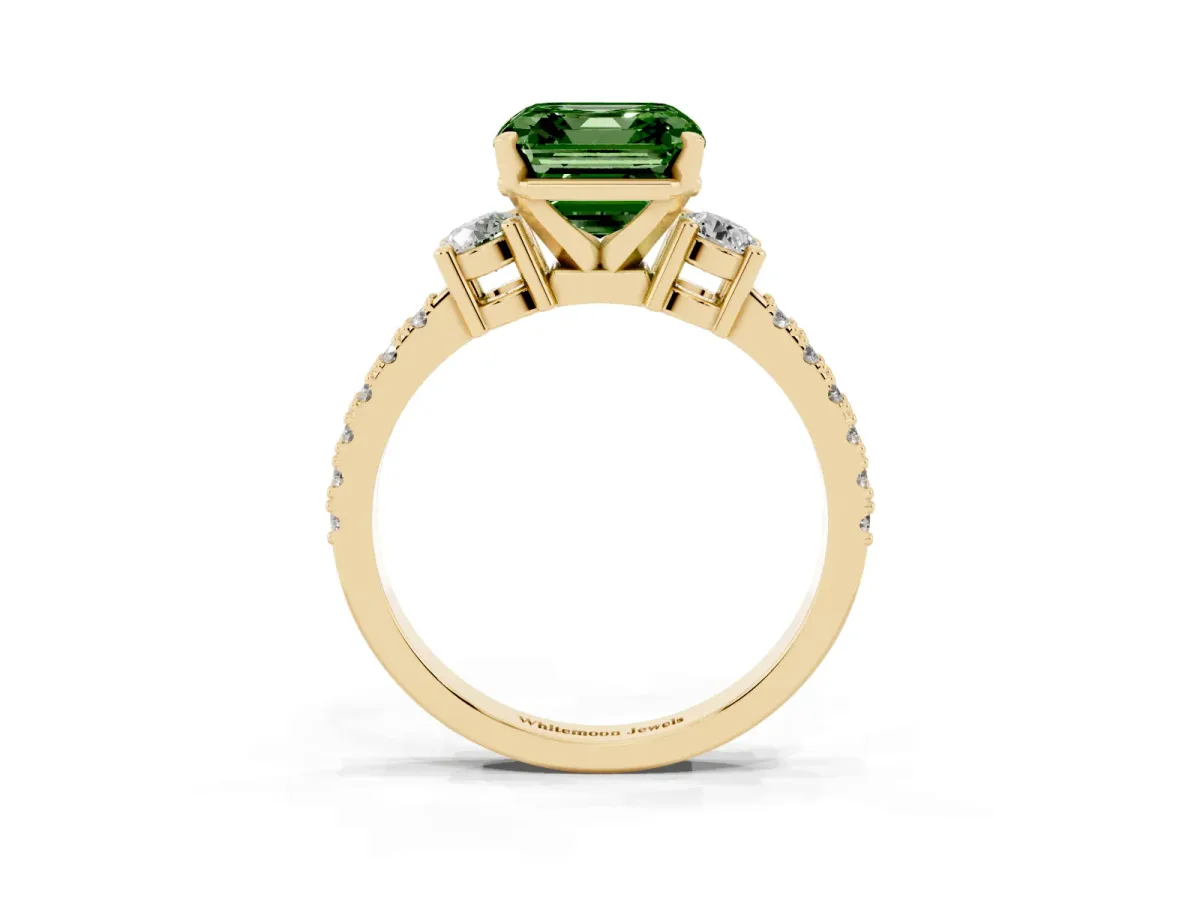 Fancy Green Asscher Cut Three-Stone Diamond Pavé Band with Prong Setting Yellow gold