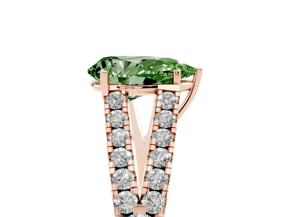 Fancy Green Pear Cut Diamond Split Shank Pavé Engagement Ring with Four-Prong Setting Rose gold