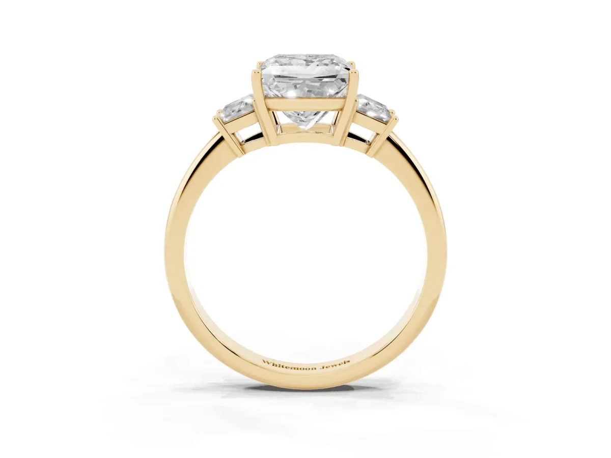 Princess Cut Diamond Three-Stone Ring with Trapezoid Side Stones and Prong Setting Yellow gold
