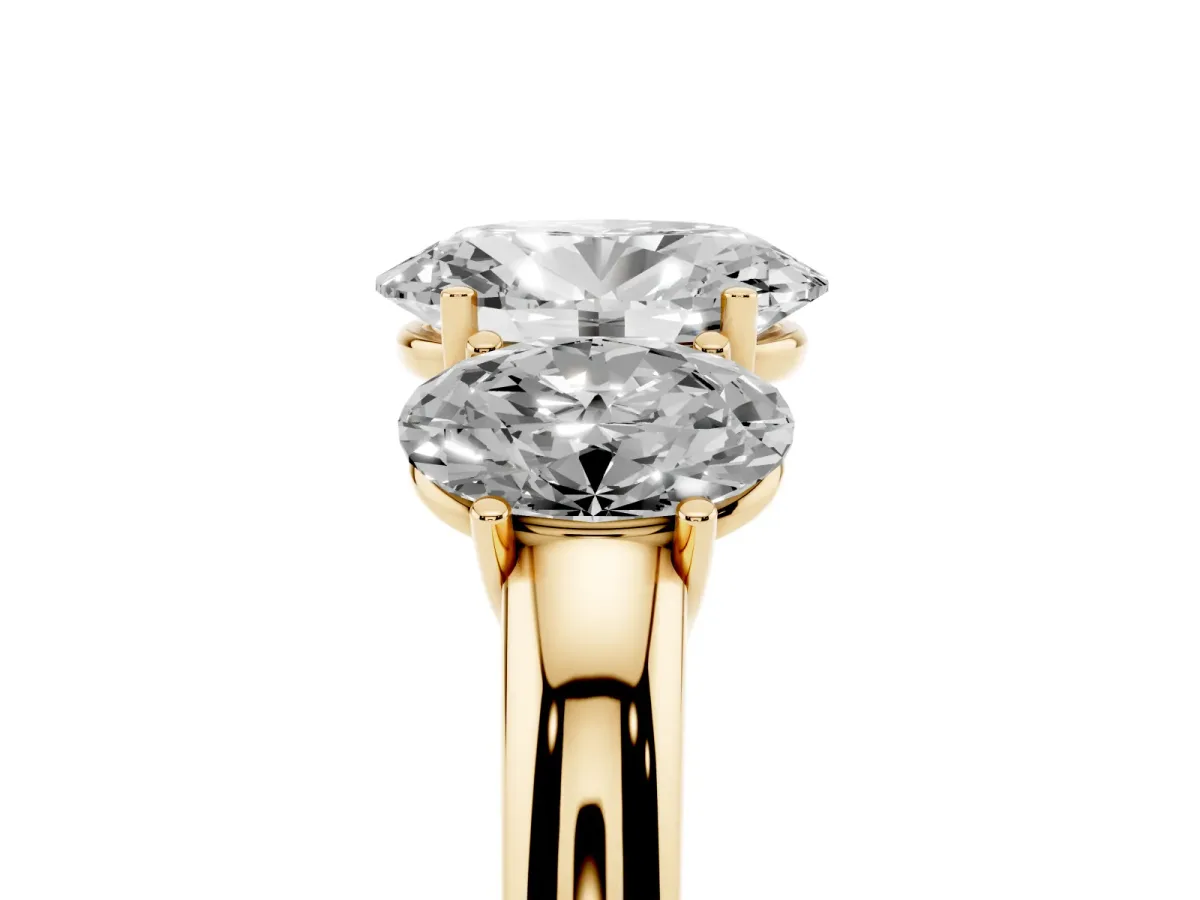 Oval Cut Diamond Three-Stone Ring with Four-Prong Setting and Classic Band Yellow gold