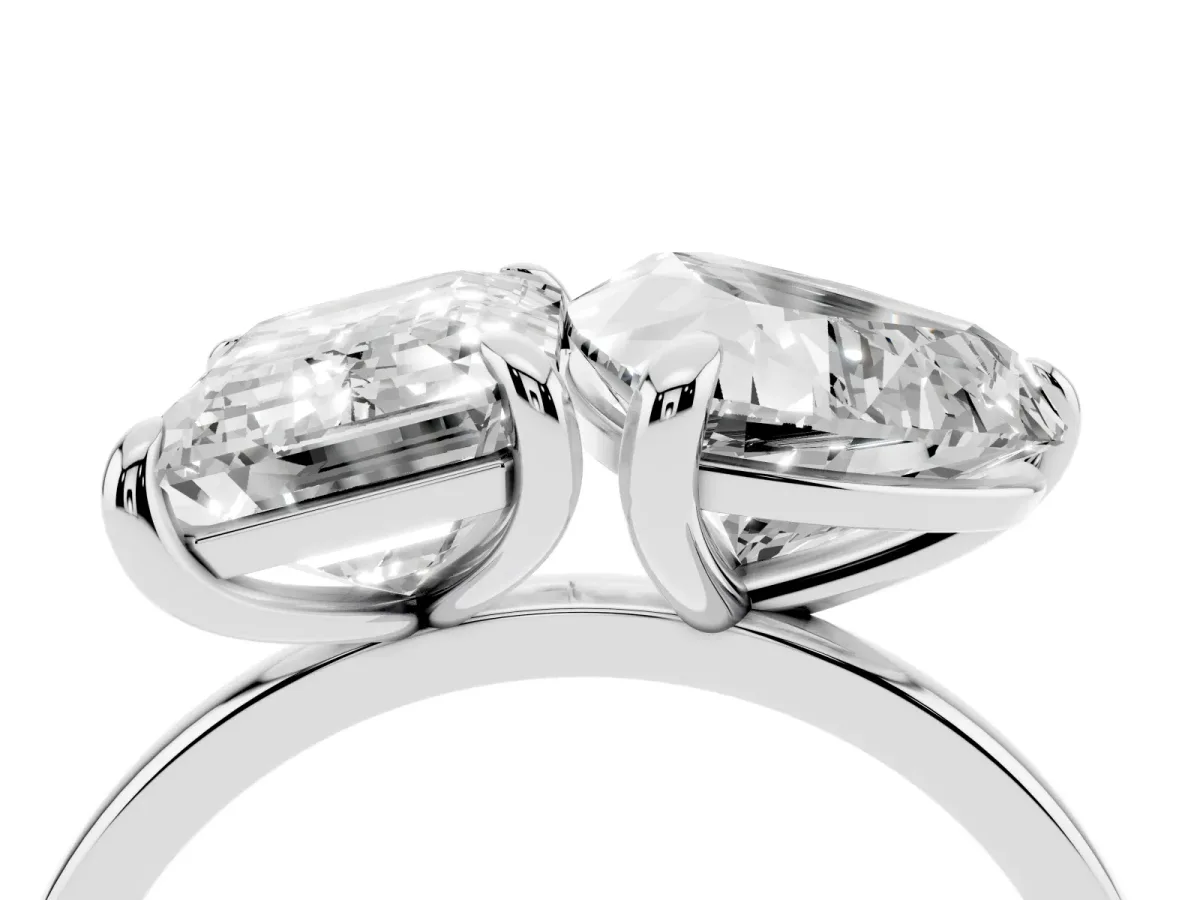 Emerald and Heart Toi Moi Ring with Prong Setting and Plain Band Platinum