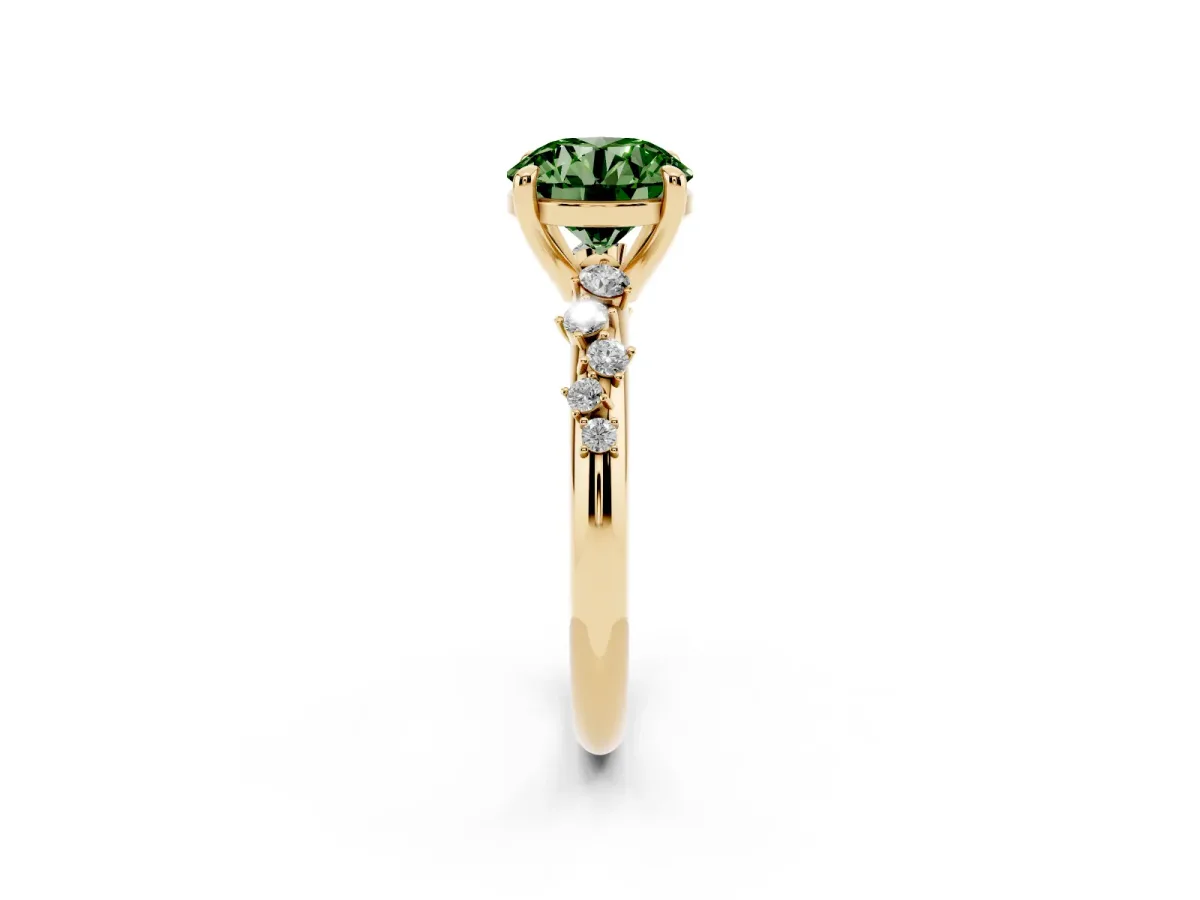 Fancy Green Round Cut Cut Diamond Vine Band with Four-Prong Setting Yellow gold