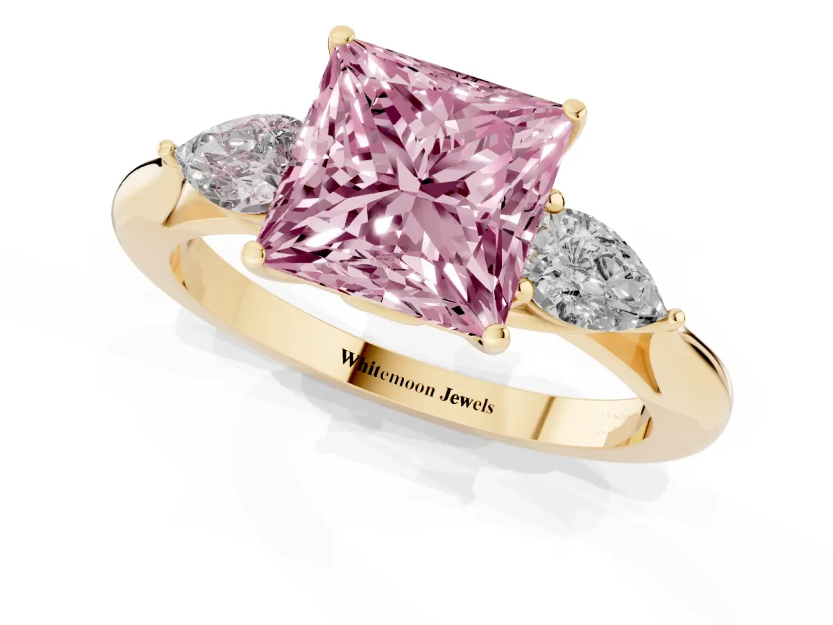 Fancy Pink Three-Stone Princess Cut Brilliant Diamond Solitaire Ring with Tapered Band and Four-Prong Setting Yellow gold