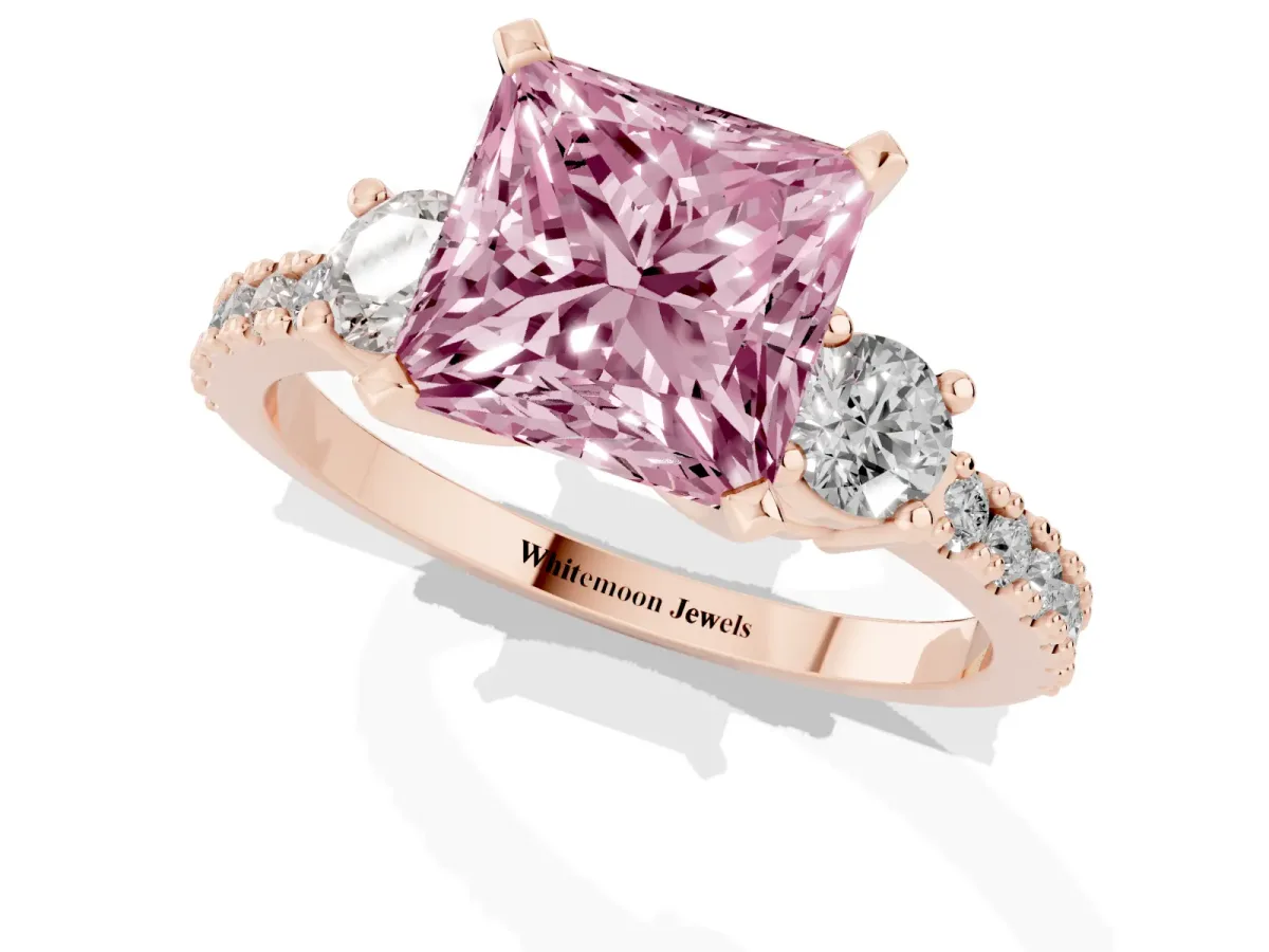 Fancy Pink Princess Cut Three-Stone Diamond Pavé Band with Prong Setting Rose gold