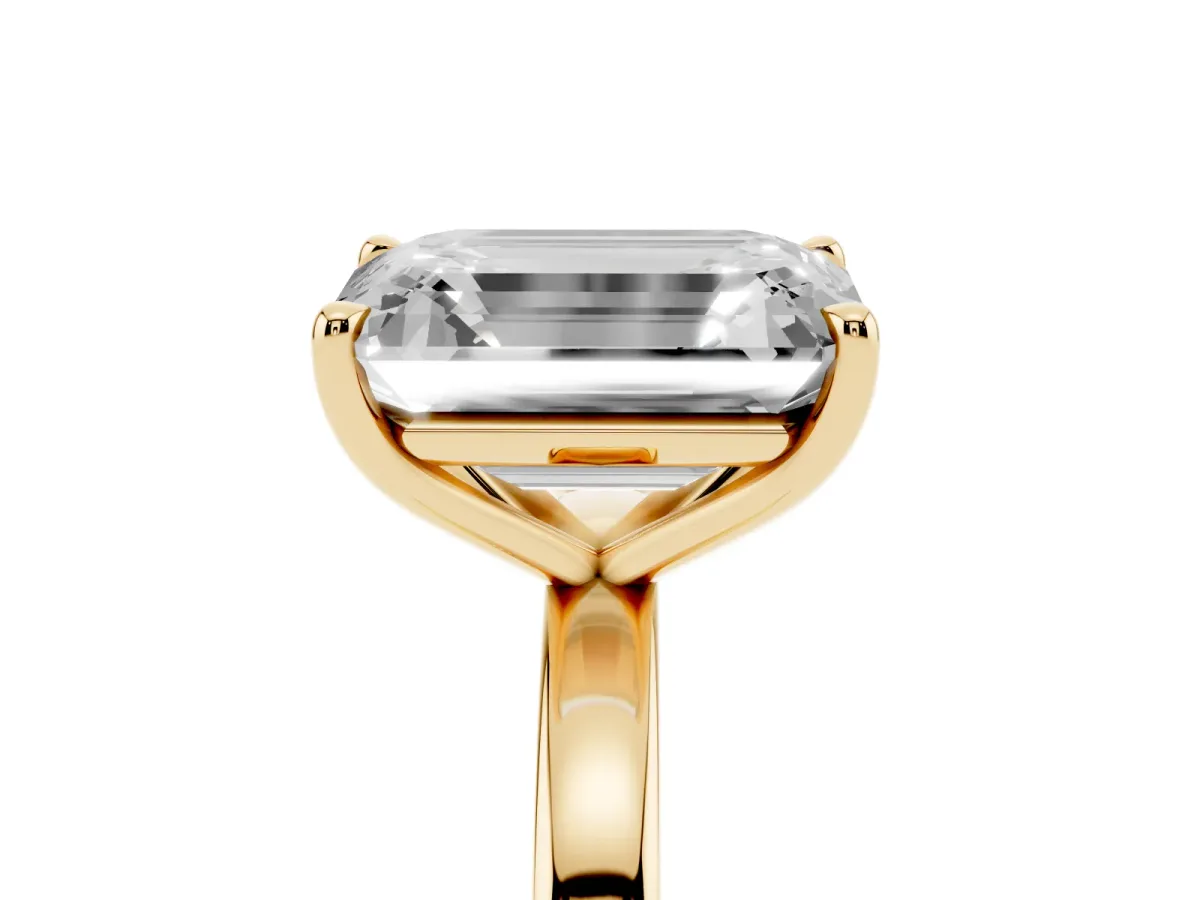 Emerald Cut and Emerald Cut Toi Moi Ring with Prong Setting Yellow gold