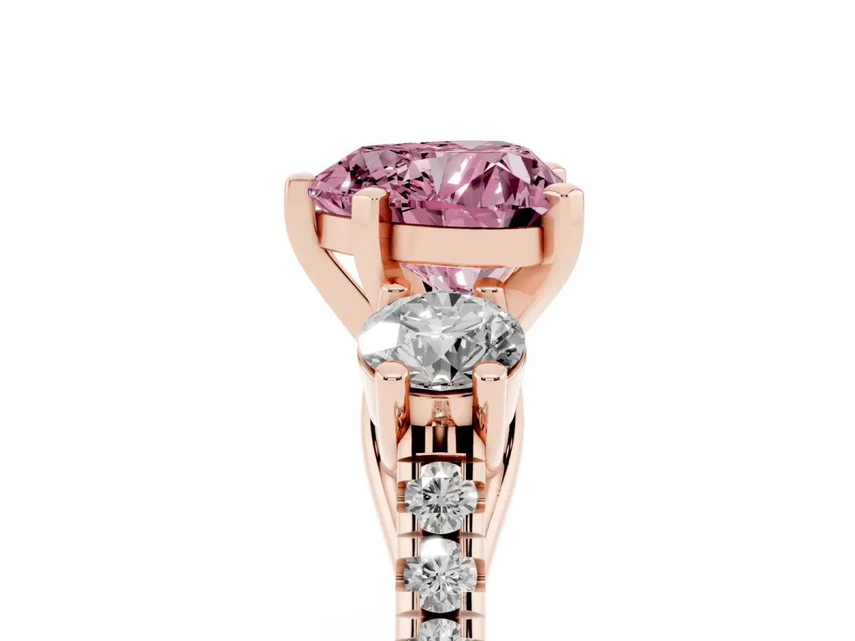 Fancy Pink Three-Stone Heart Cut Diamond Pavé Band with Four-Prong Setting Rose gold