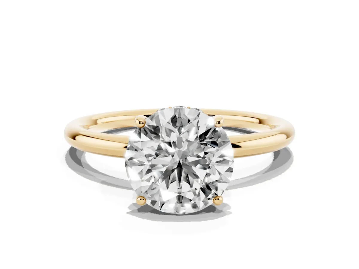 Round Cut Solitaire Diamond Ring with a Classic Band and Four-Prong Setting Yellow gold