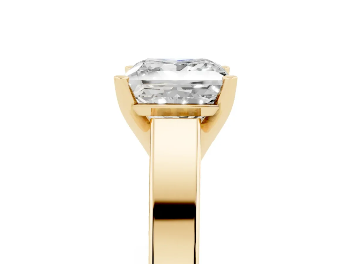 Princess Cut Solitaire Engagement Ring with Four-Prong Setting and Tapered Band Yellow gold