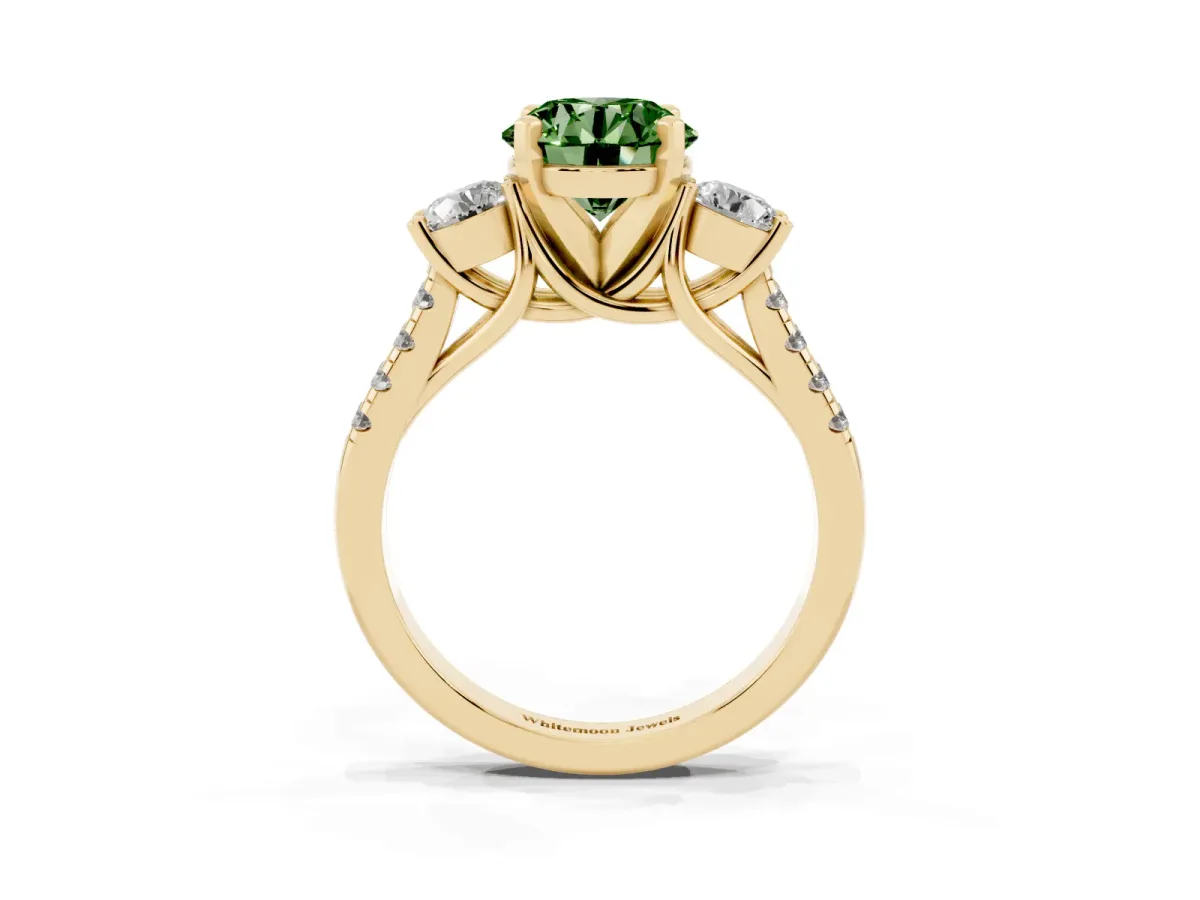 Fancy Green Three-Stone Round Cut Diamond Pavé Band with Four-Prong Setting Yellow gold
