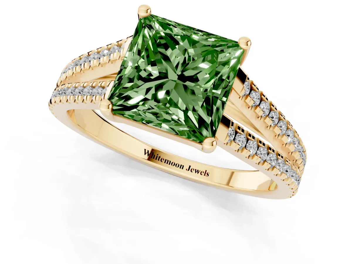 Fancy Green Princess Cut Diamond Solitaire Engagement Ring with Split Shank Pavé Band Yellow gold