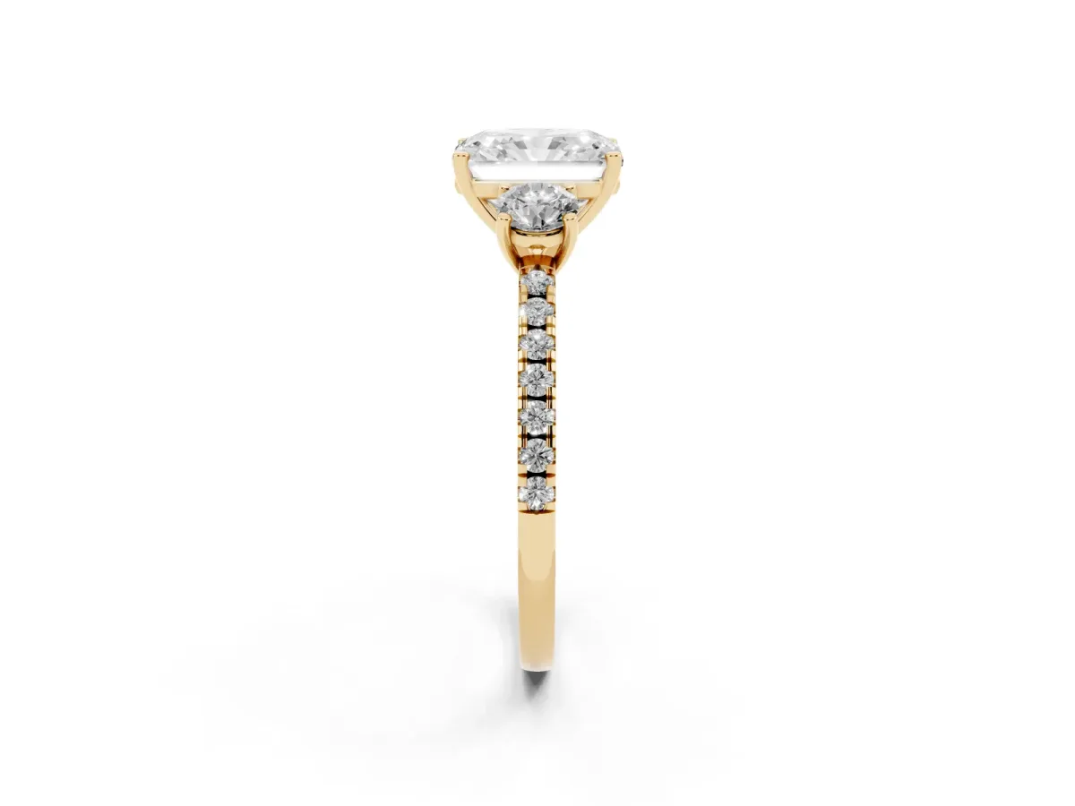 Three-Stone Radiant Cut Cut Diamond Pavé Band with Prong Setting Yellow gold