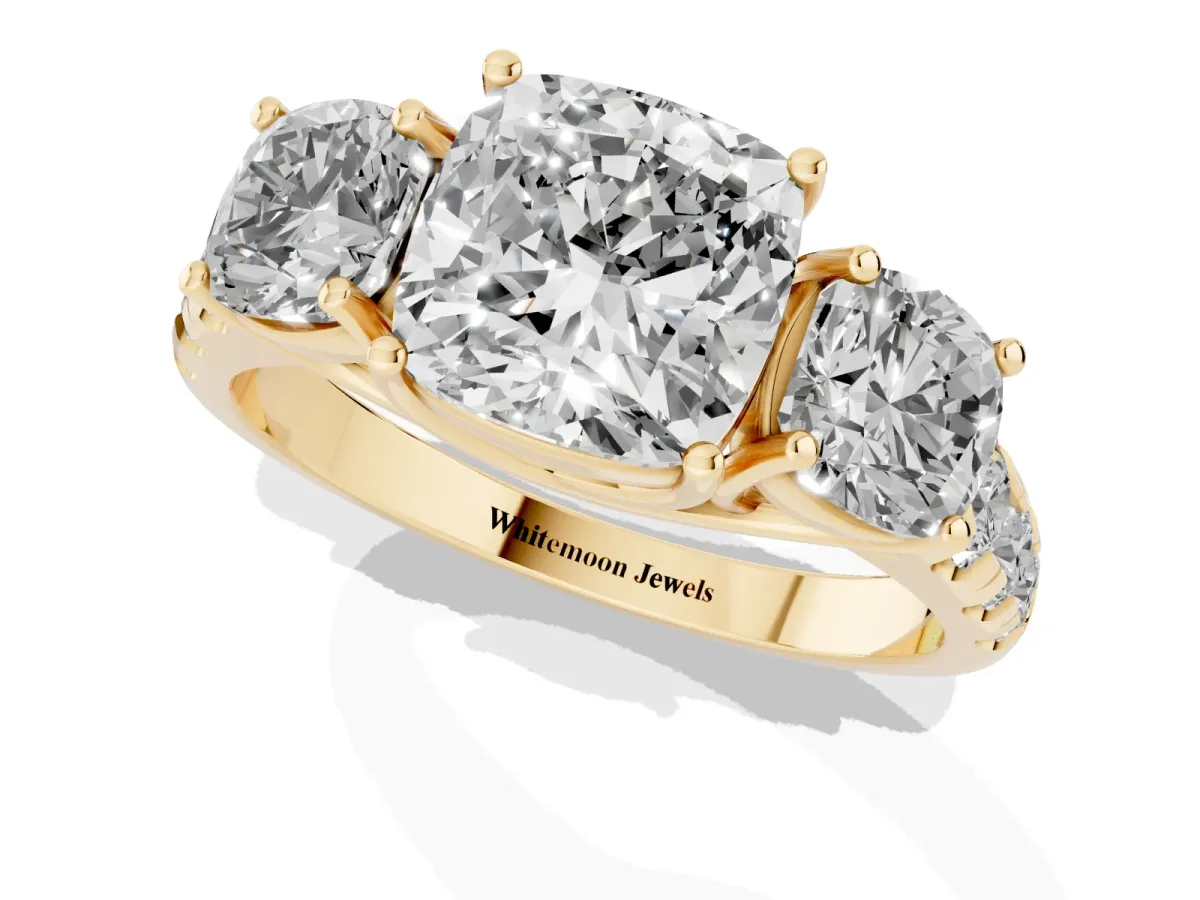 Three-Stone Cushion Cut Diamond Pavé Band with Prong Setting Yellow gold
