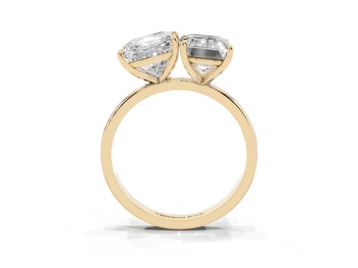 Princess Cut and Emerald Cut Toi Moi Ring with Prong Setting Yellow gold